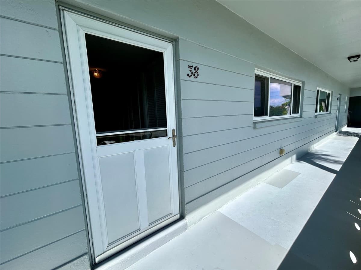 2340 GRECIAN WAY — photo 4 of 52