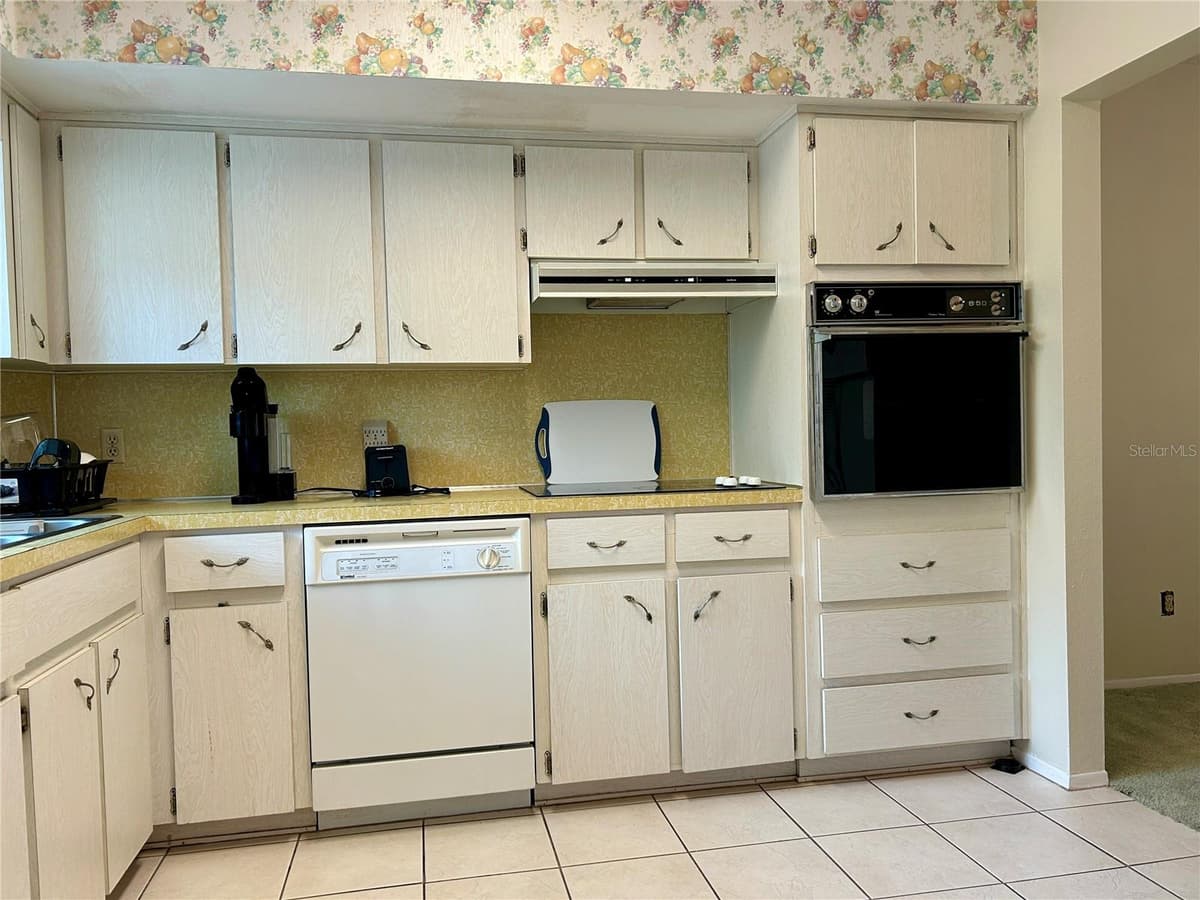 2340 GRECIAN WAY — photo 6 of 52