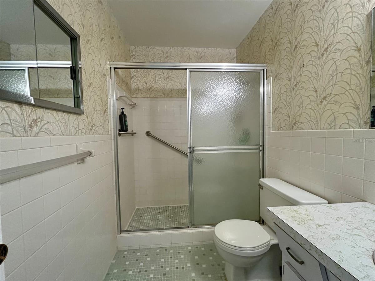 2340 GRECIAN WAY — photo 23 of 52