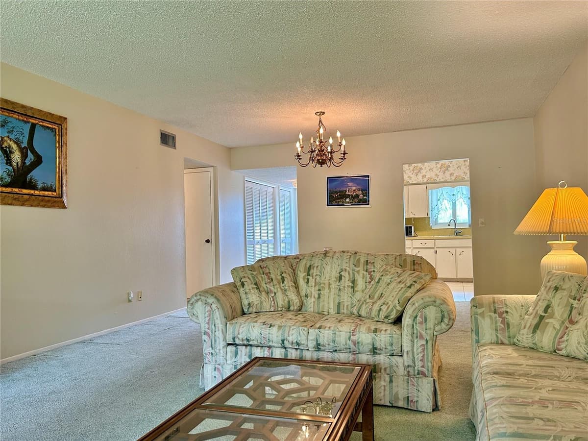 2340 GRECIAN WAY — photo 11 of 52