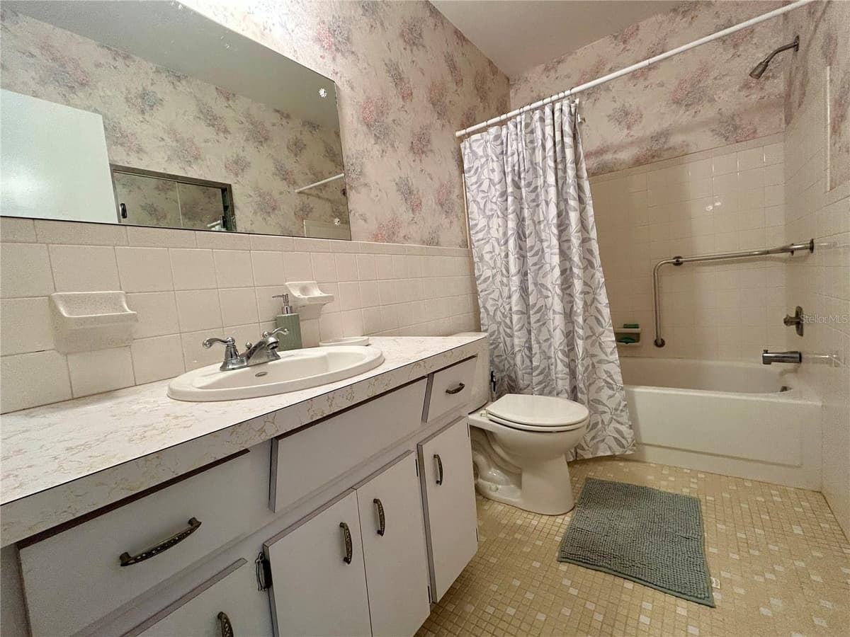 2340 GRECIAN WAY — photo 29 of 52