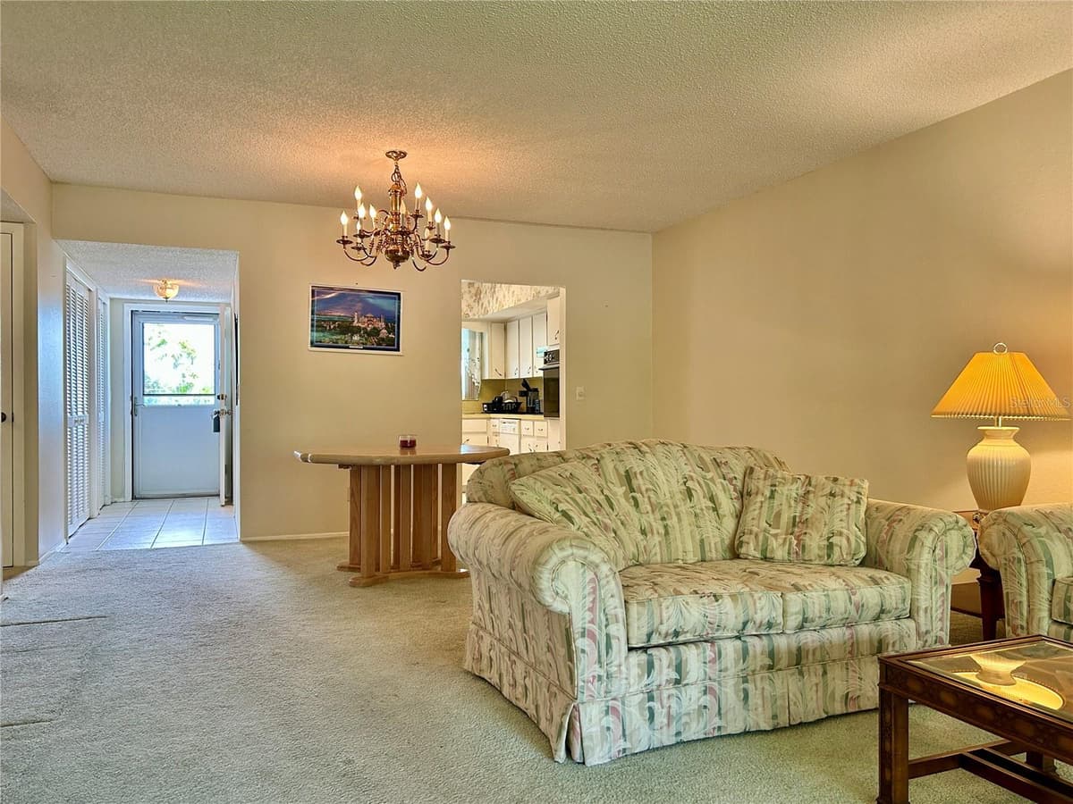 2340 GRECIAN WAY — photo 10 of 52