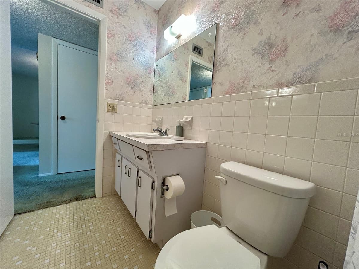 2340 GRECIAN WAY — photo 31 of 52