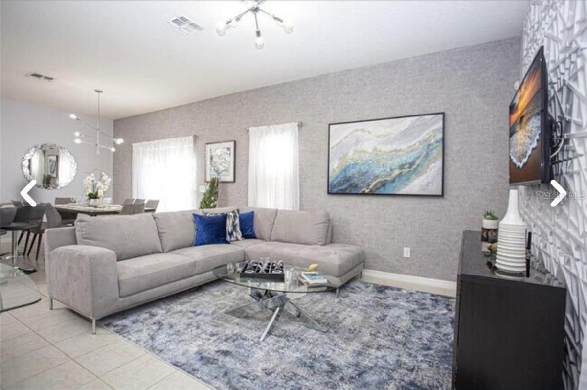 1050 LAS FUENTES DRIVE — photo 2 of 21