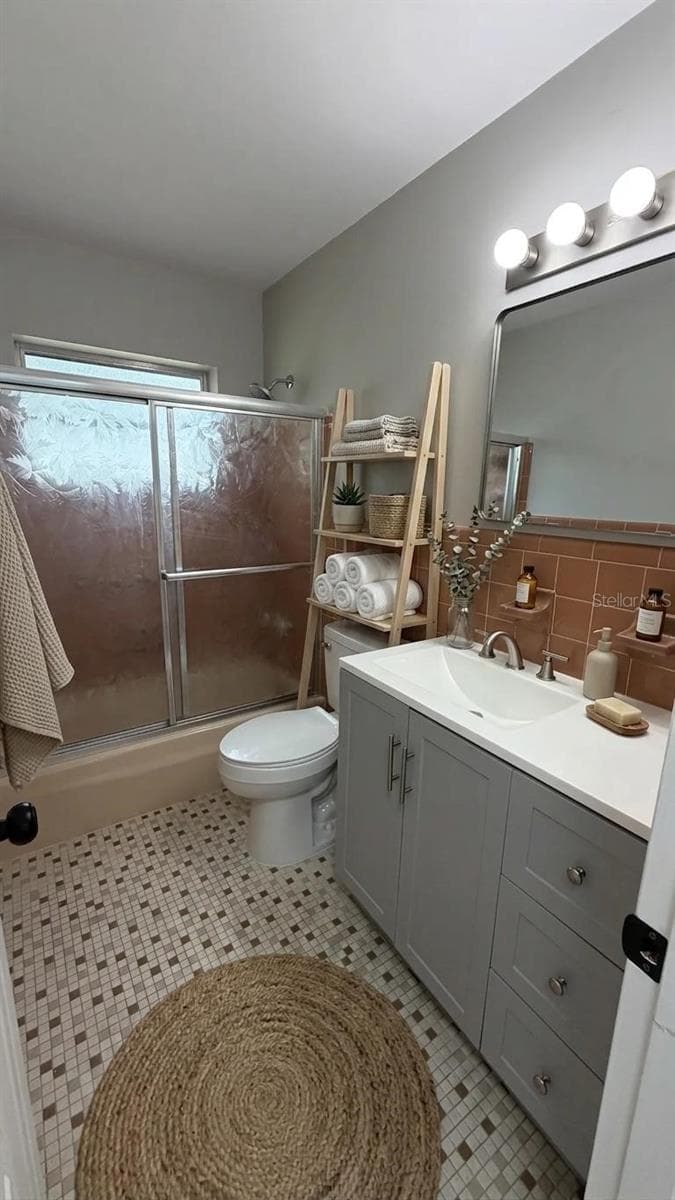 658 ELGROVE DRIVE — photo 8 of 48