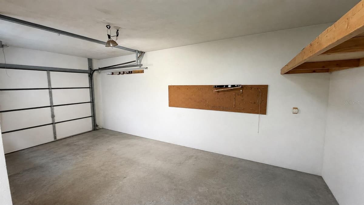 658 ELGROVE DRIVE — photo 11 of 48