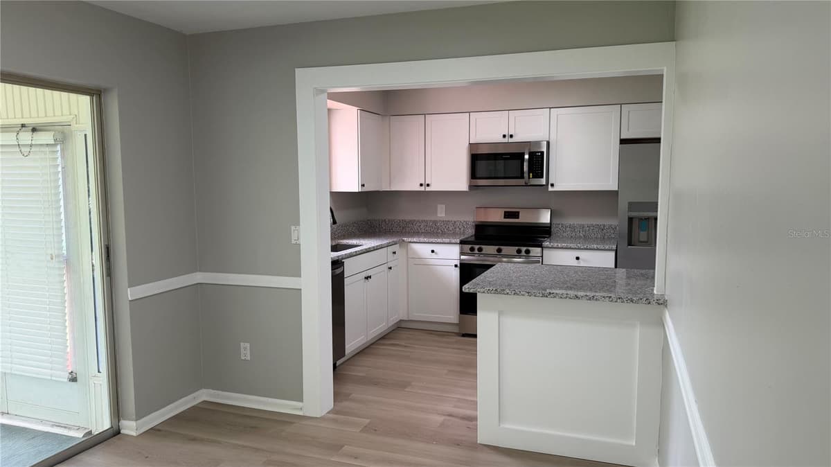 658 ELGROVE DRIVE — photo 17 of 48