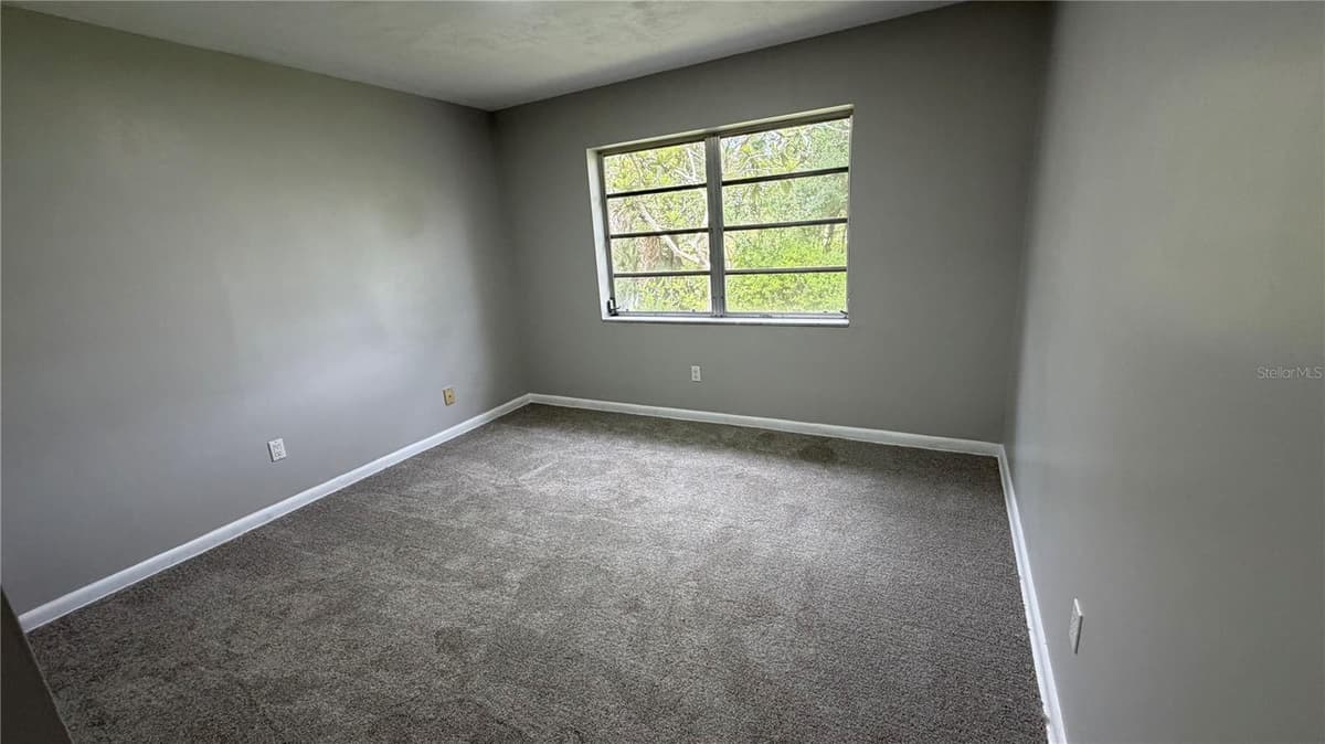 658 ELGROVE DRIVE — photo 37 of 48
