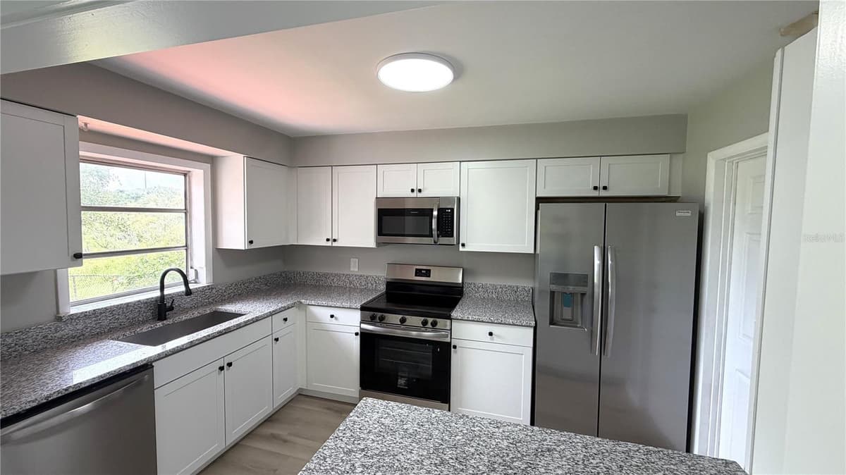 658 ELGROVE DRIVE — photo 19 of 48