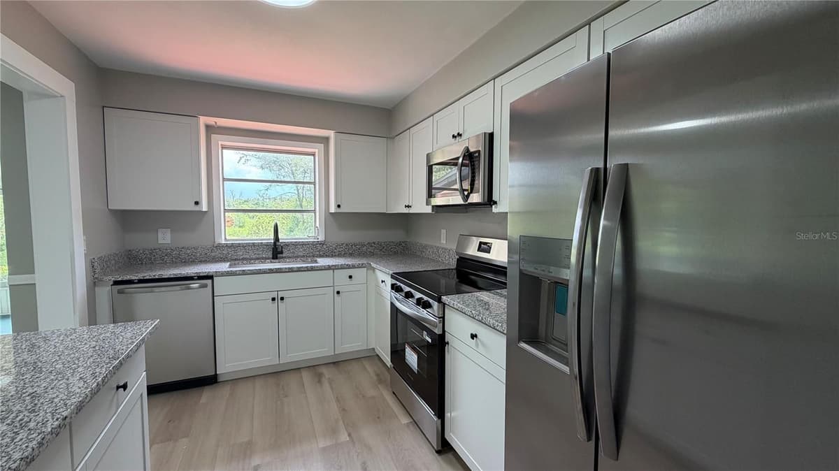 658 ELGROVE DRIVE — photo 21 of 48