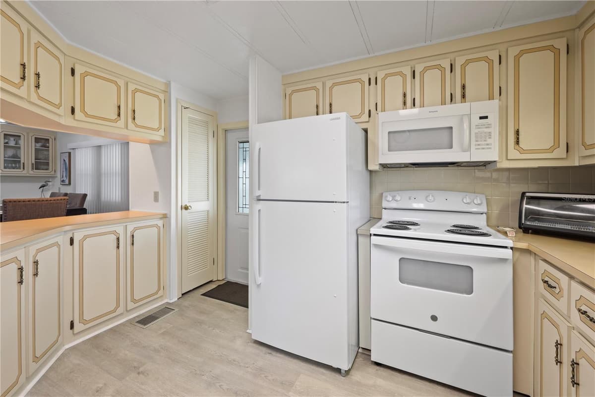 2100 KINGS HIGHWAY — photo 17 of 88