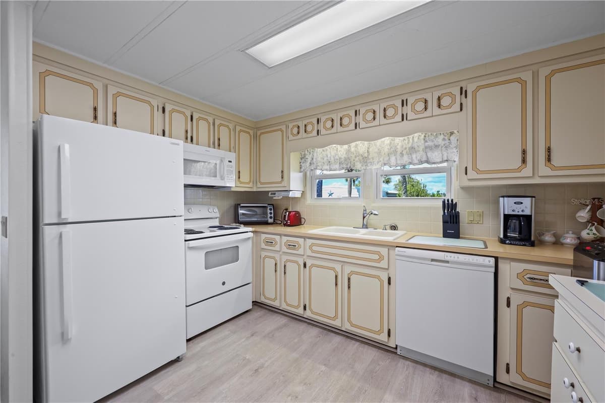 2100 KINGS HIGHWAY — photo 18 of 88