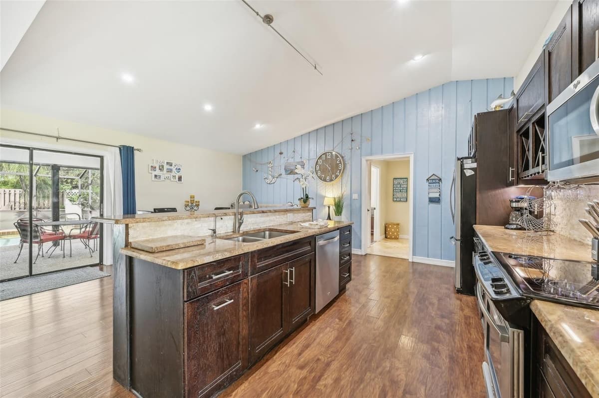 6106 45TH STREET — photo 18 of 51