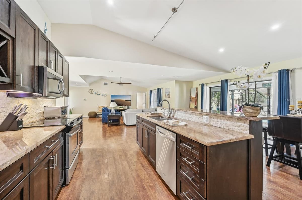 6106 45TH STREET — photo 19 of 51