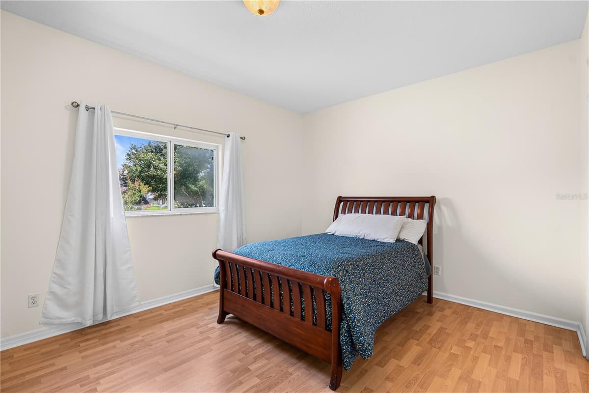 1901 50TH CIRCLE — photo 11 of 42
