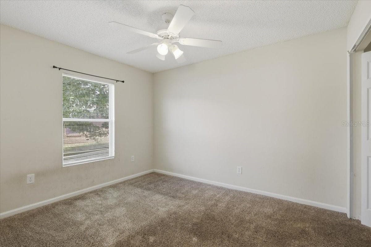 3 LOUVET LANE — photo 17 of 43