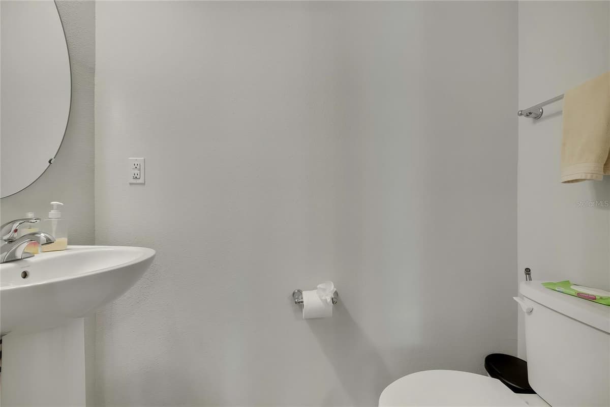 11912 THORNCREST DRIVE — photo 21 of 55
