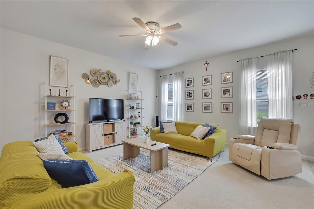 11912 THORNCREST DRIVE — photo 9 of 55