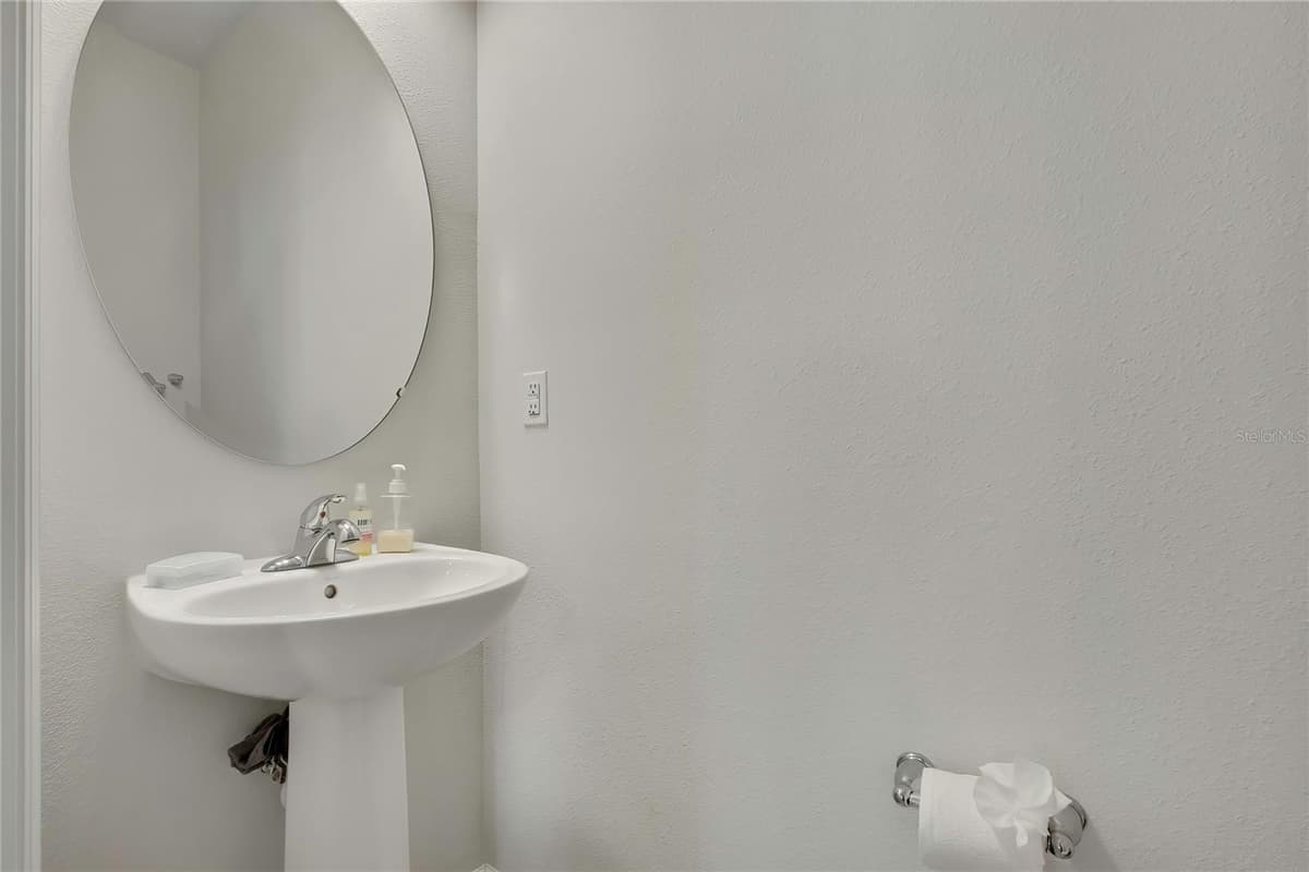 11912 THORNCREST DRIVE — photo 20 of 55