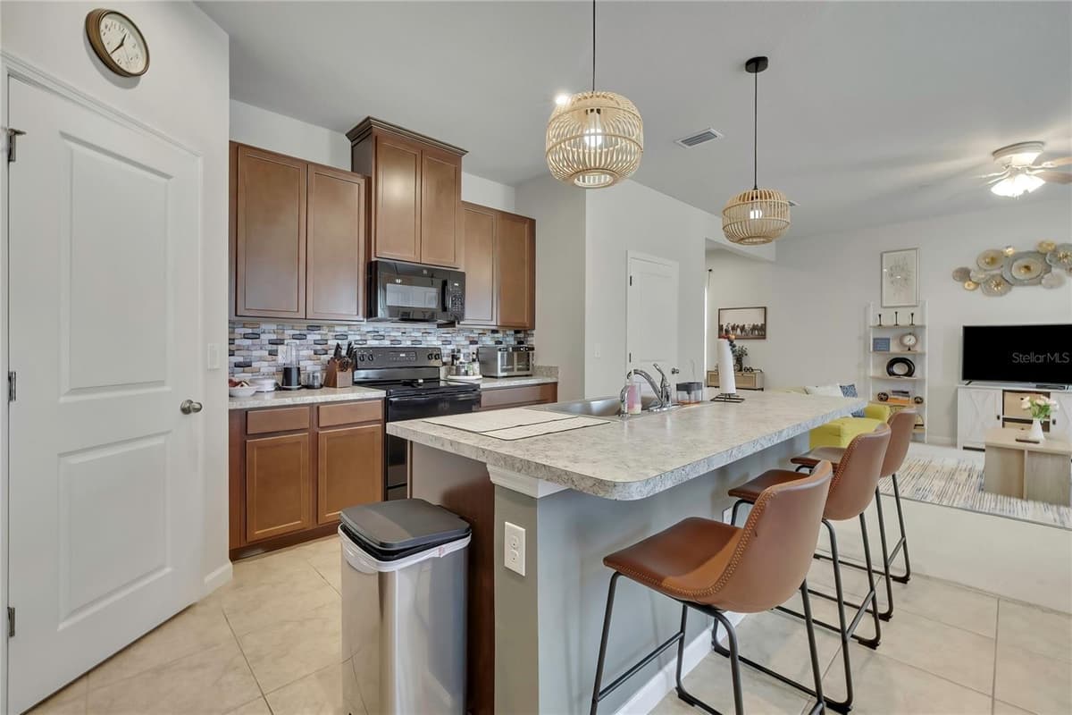 11912 THORNCREST DRIVE — photo 17 of 55