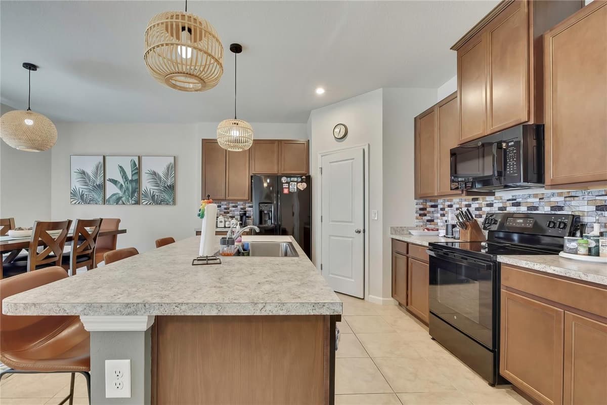 11912 THORNCREST DRIVE — photo 13 of 55