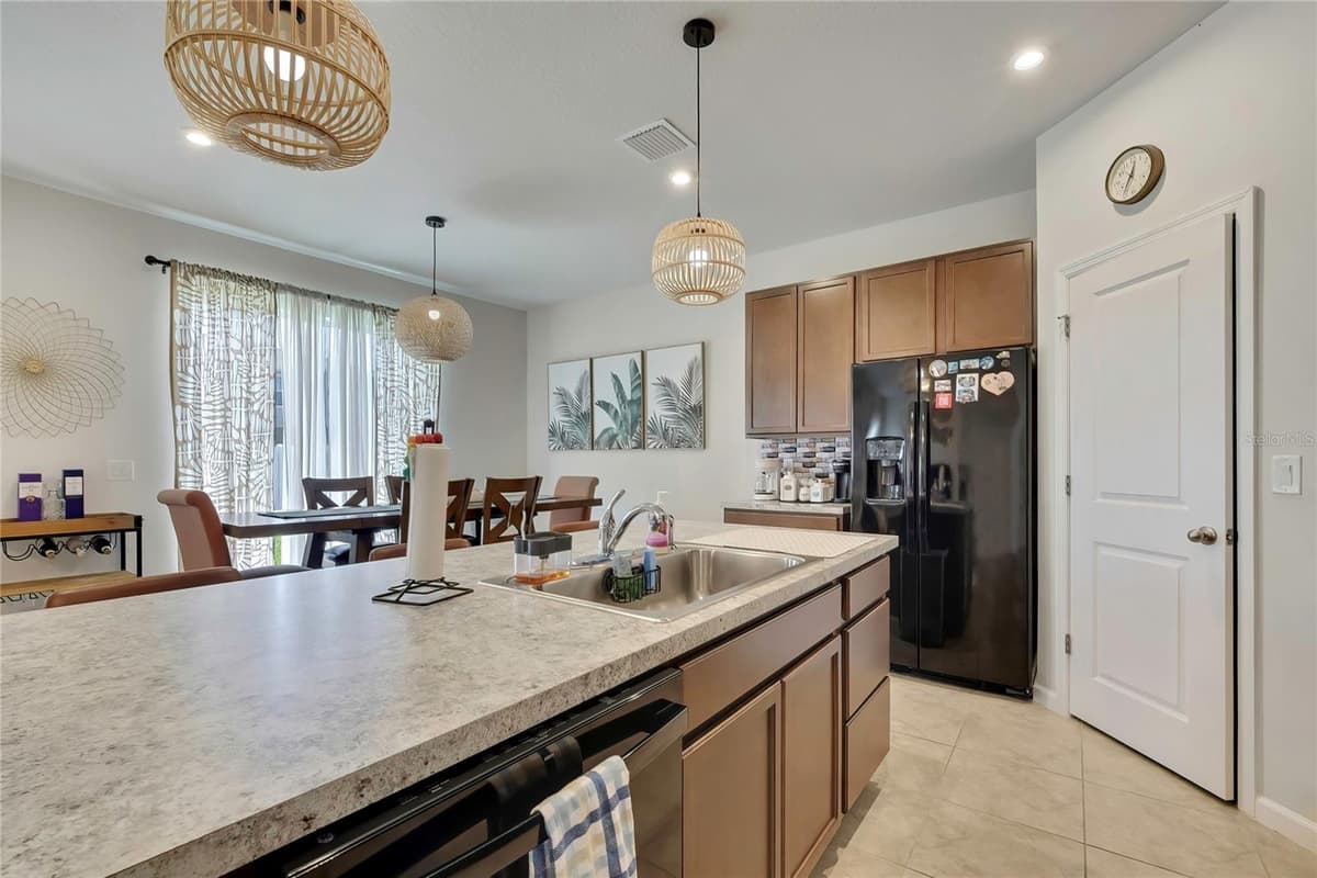 11912 THORNCREST DRIVE — photo 15 of 55