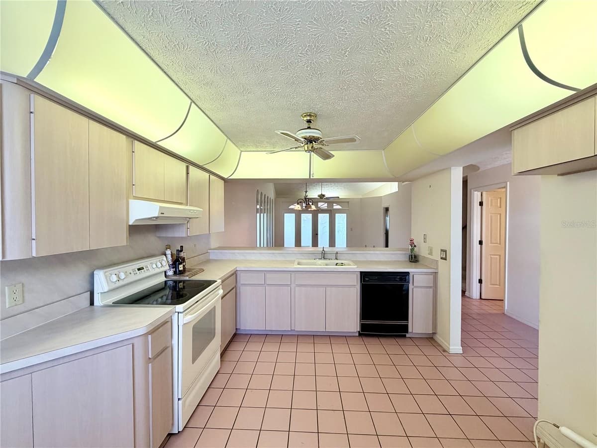 706 MORAY DRIVE — photo 10 of 53