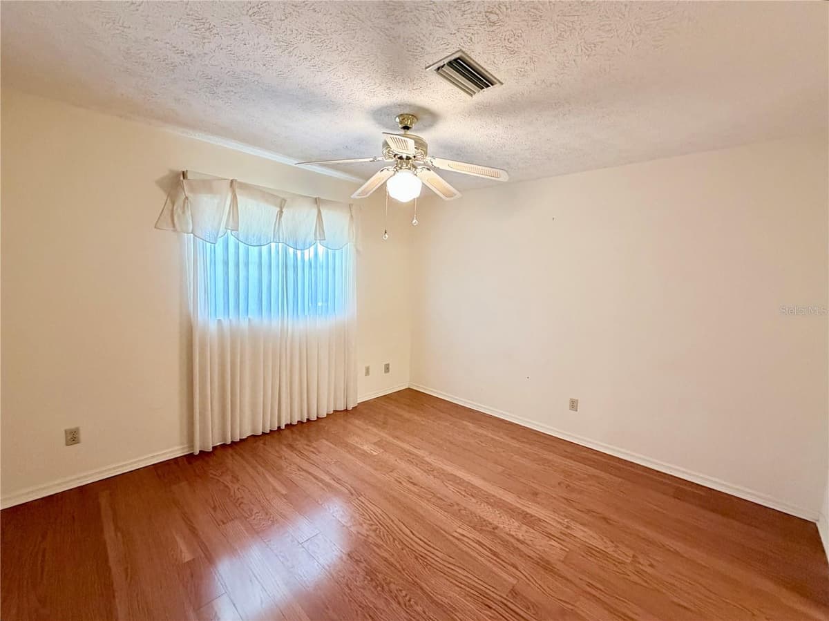 706 MORAY DRIVE — photo 14 of 53