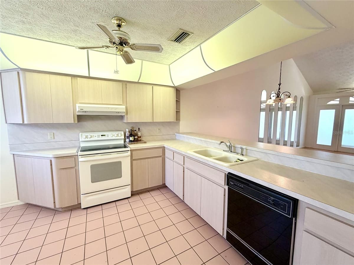 706 MORAY DRIVE — photo 11 of 53