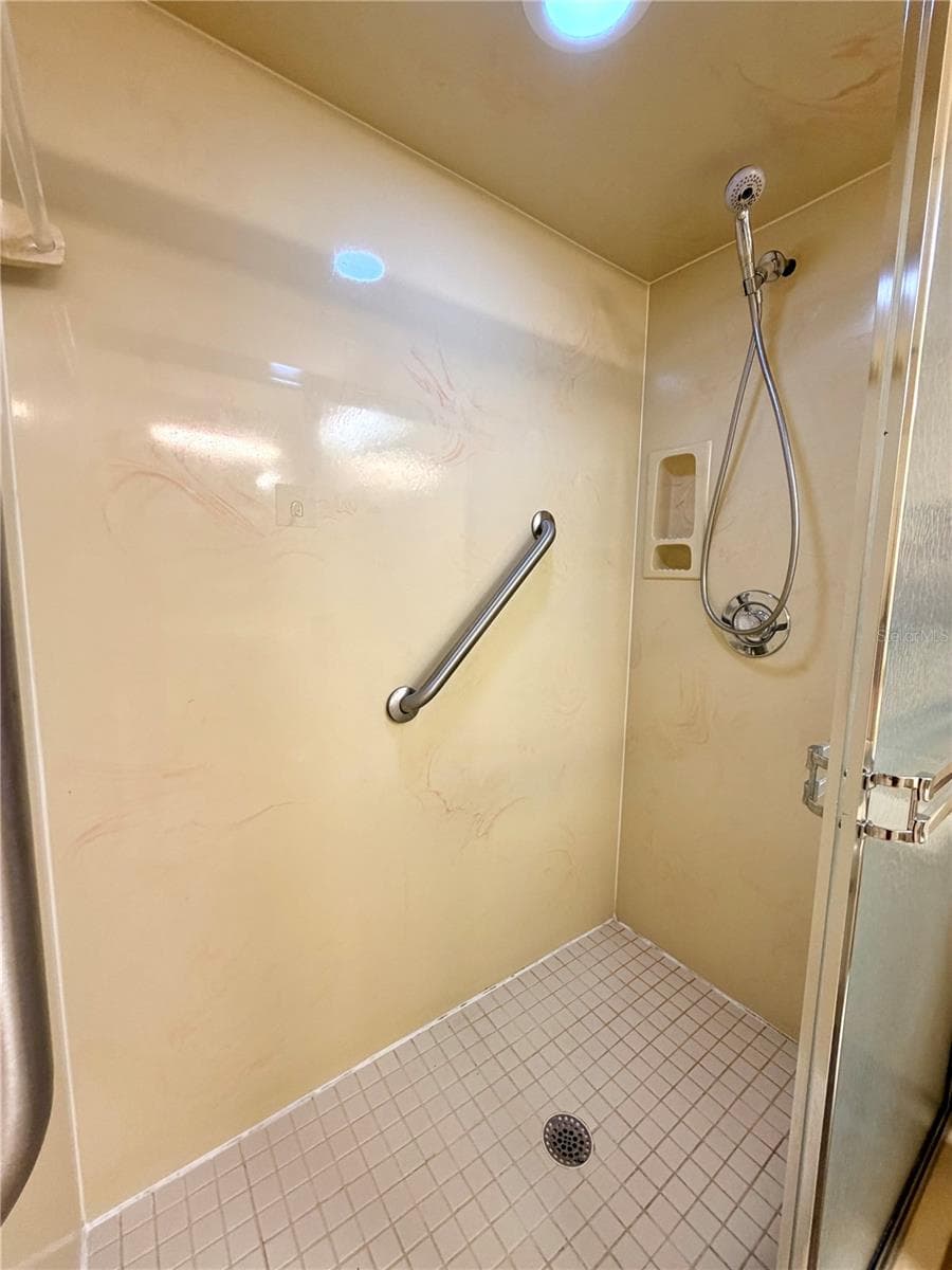 706 MORAY DRIVE — photo 19 of 53