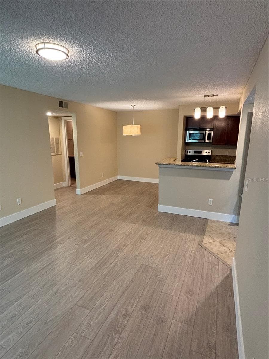 5124 CONROY ROAD — photo 10 of 21