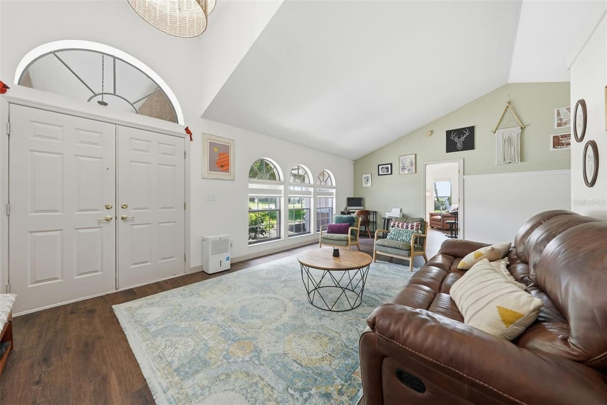 10102 SILVER BLUFF DRIVE — photo 10 of 60