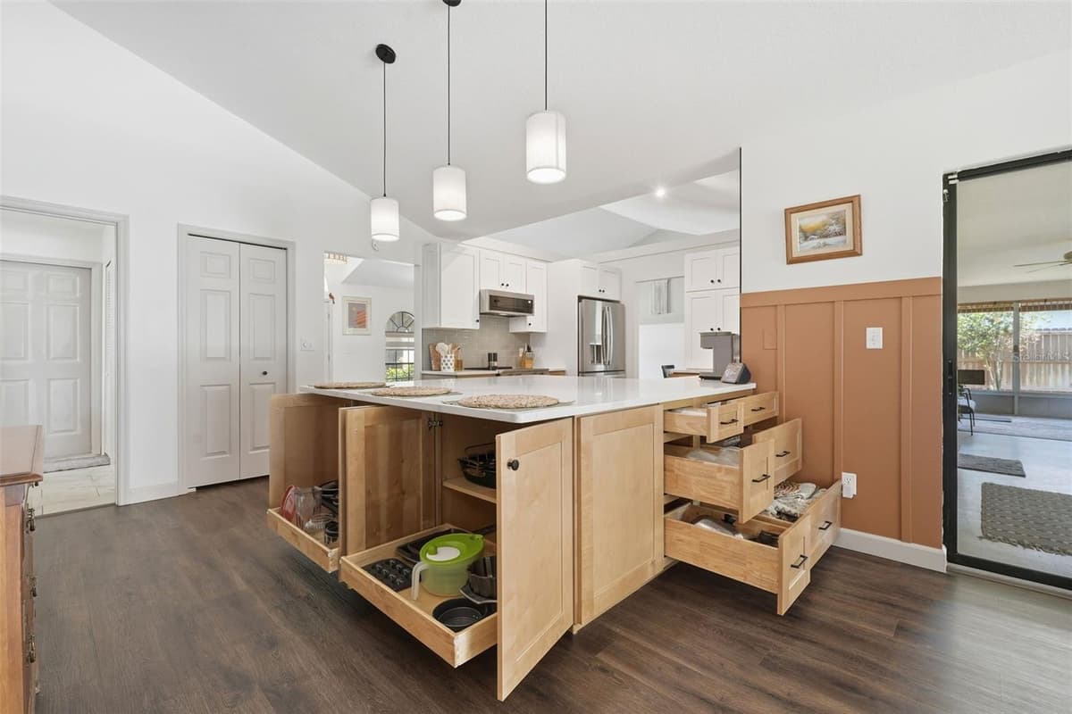 10102 SILVER BLUFF DRIVE — photo 23 of 60