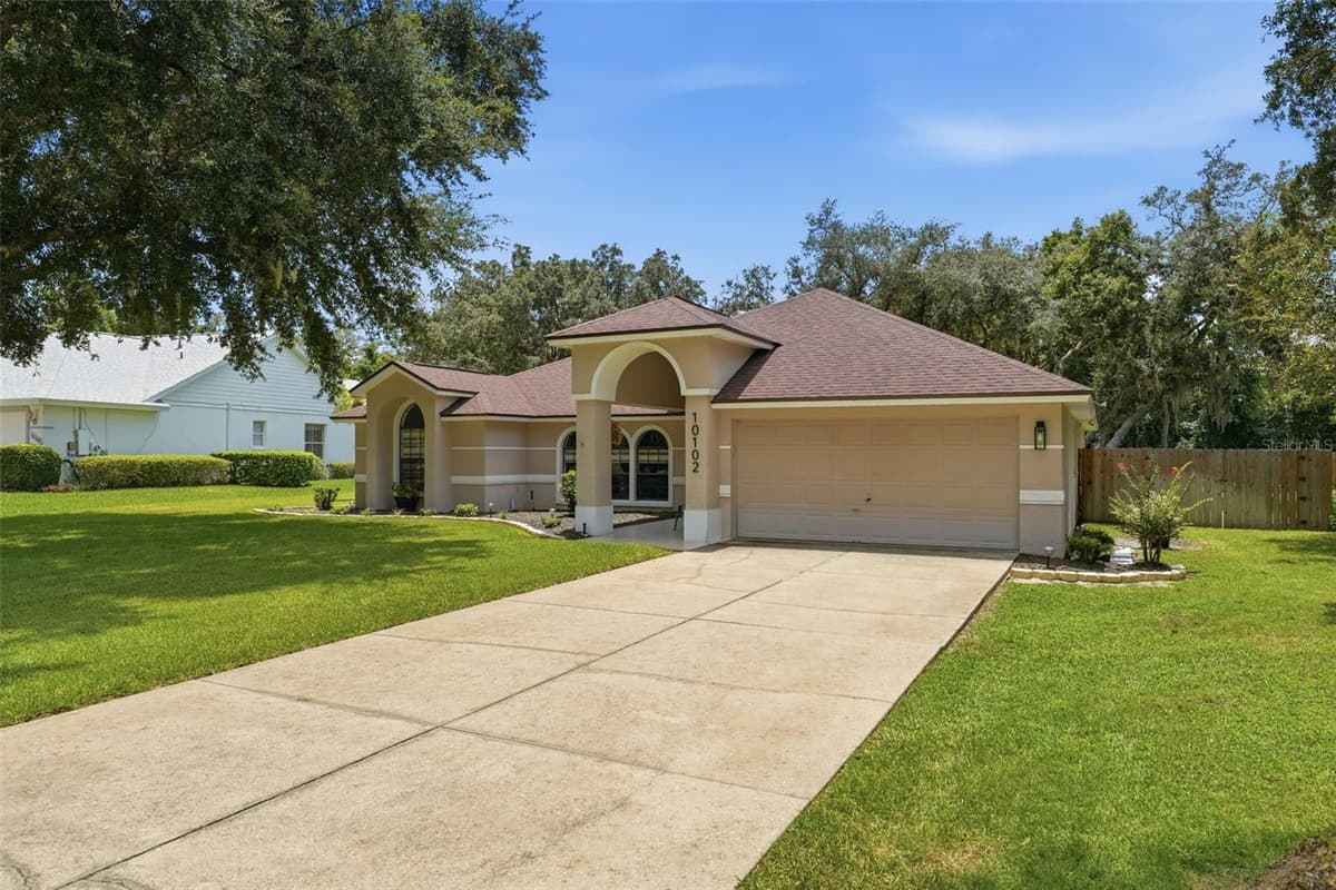 10102 SILVER BLUFF DRIVE — photo 3 of 60