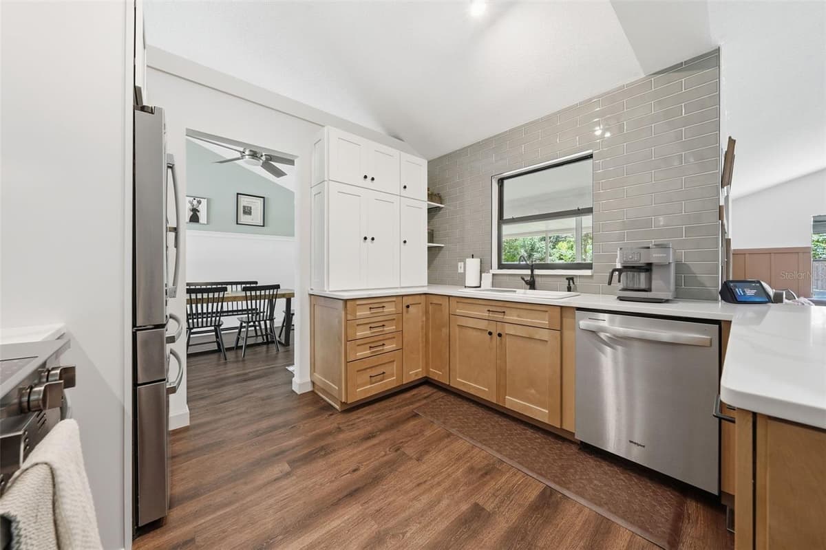 10102 SILVER BLUFF DRIVE — photo 19 of 60