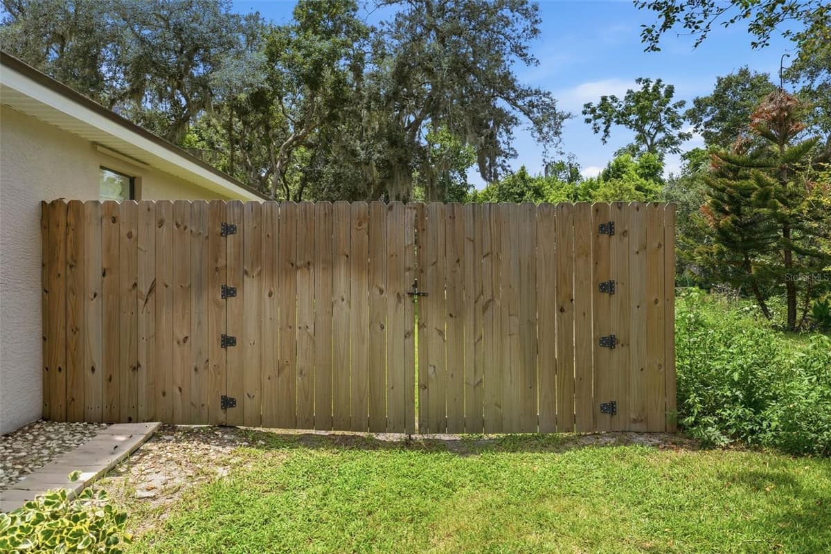 10102 SILVER BLUFF DRIVE — photo 4 of 60