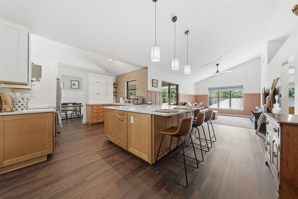 10102 SILVER BLUFF DRIVE — photo 15 of 60