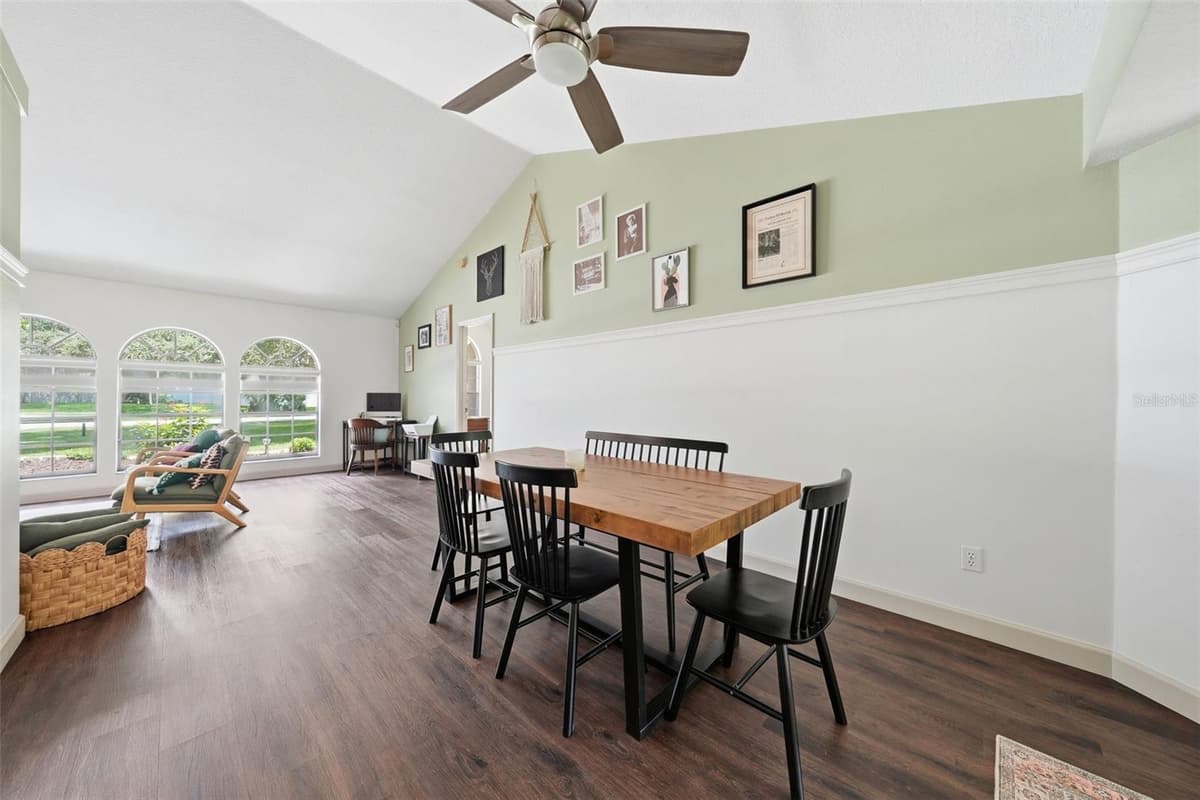 10102 SILVER BLUFF DRIVE — photo 13 of 60