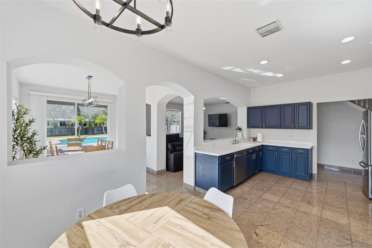 1542 MCCREA DRIVE — photo 18 of 98