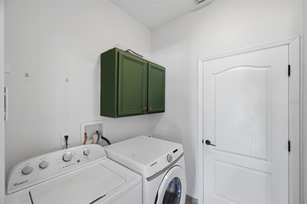 1542 MCCREA DRIVE — photo 39 of 98