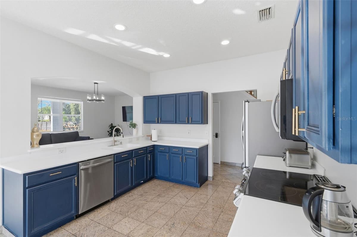 1542 MCCREA DRIVE — photo 21 of 98