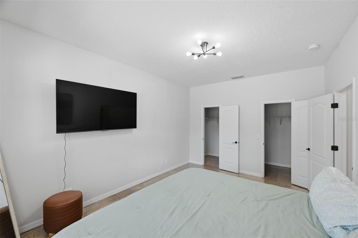 1542 MCCREA DRIVE — photo 38 of 98