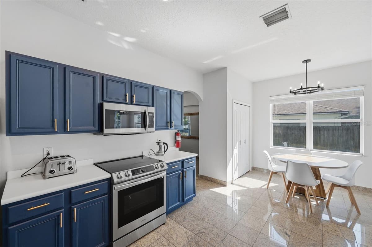 1542 MCCREA DRIVE — photo 22 of 98