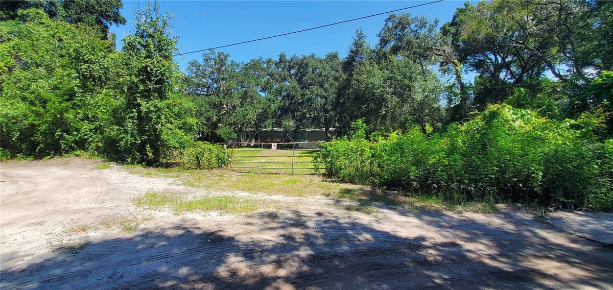 13016 BARNEY DRIVE — photo 10 of 18