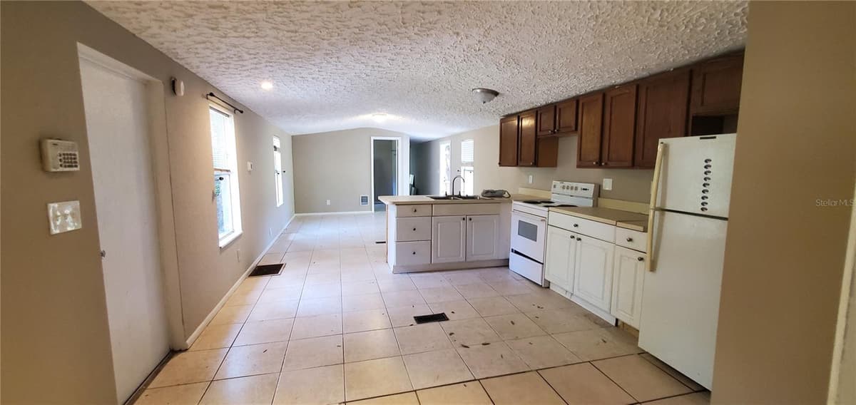 13016 BARNEY DRIVE — photo 4 of 18