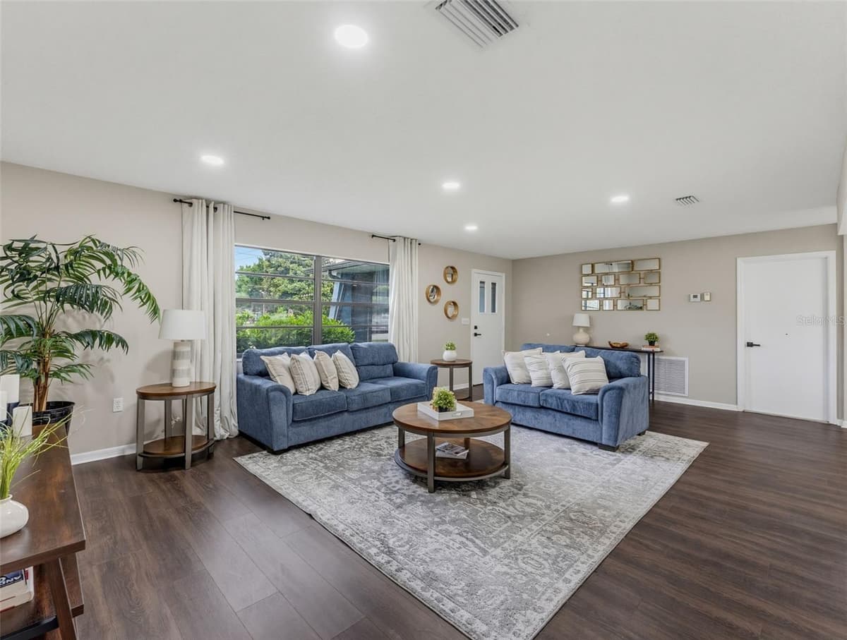 8275 DORA STREET — photo 3 of 36