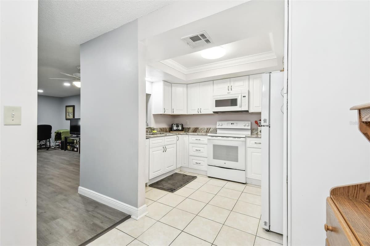 2650 COUNTRYSIDE BOULEVARD — photo 13 of 54