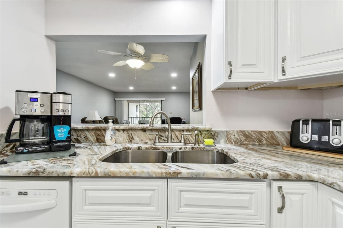 2650 COUNTRYSIDE BOULEVARD — photo 14 of 54