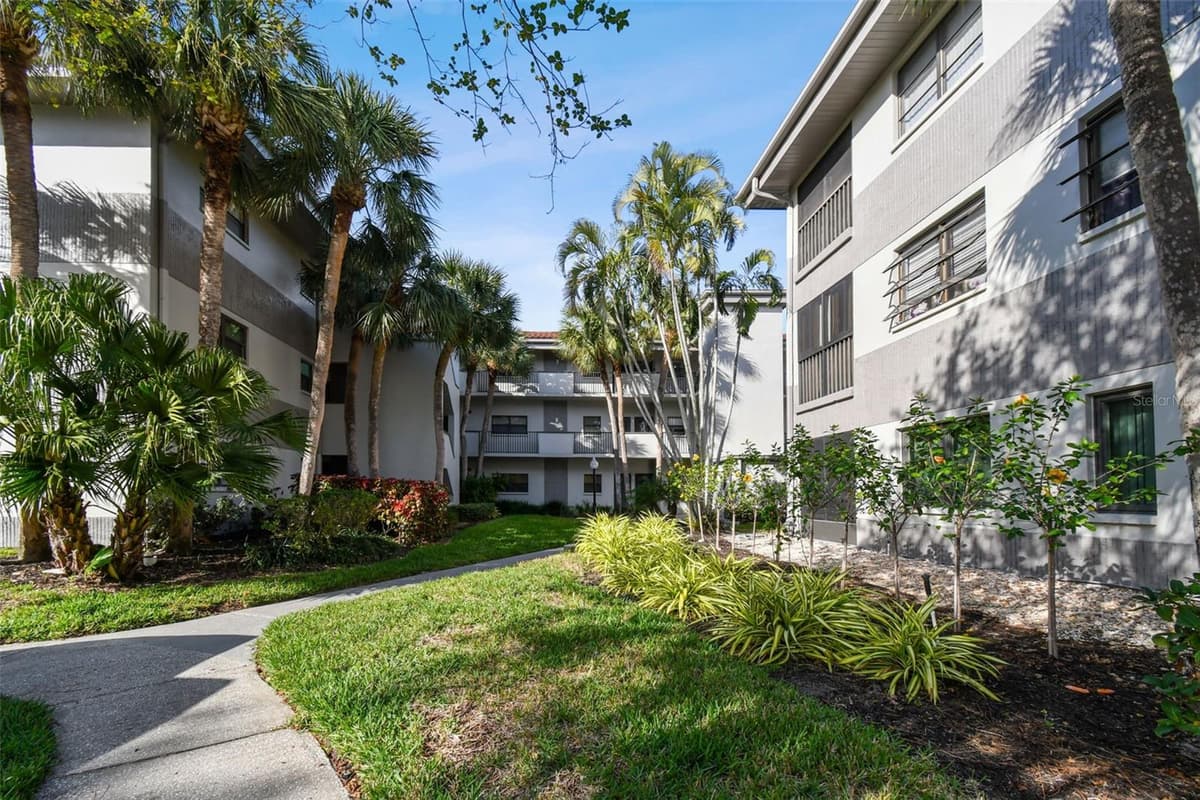 2650 COUNTRYSIDE BOULEVARD — photo 2 of 54