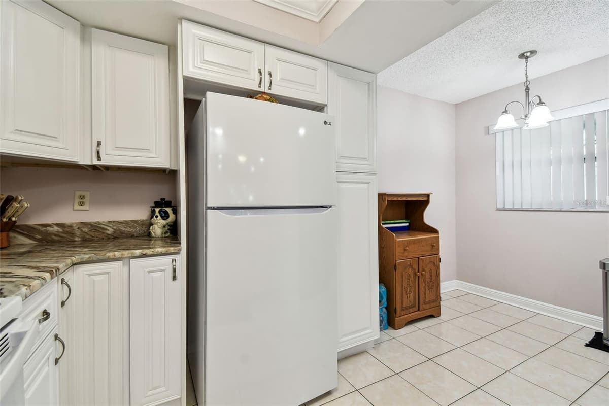 2650 COUNTRYSIDE BOULEVARD — photo 18 of 54